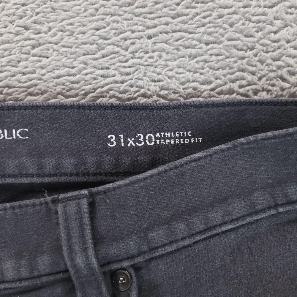 Banana Republic Jeans Mens 31x30 Gray Traveler Athletic Tapered Stretch Denim